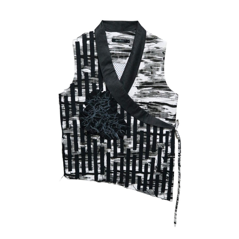 Memeluk Rasa (MR8/B/25) (Black & White)