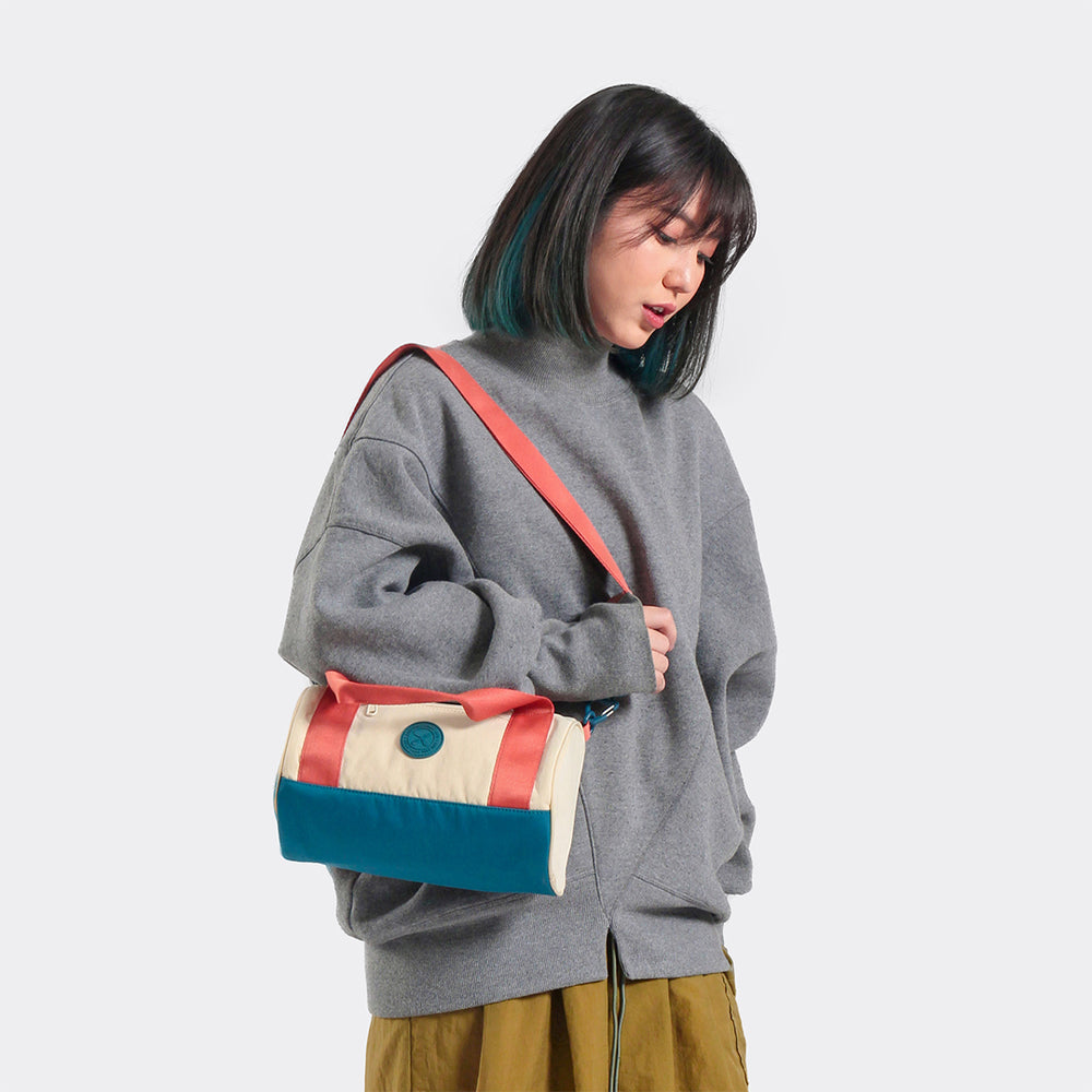 Jumper Sling Bag Cream