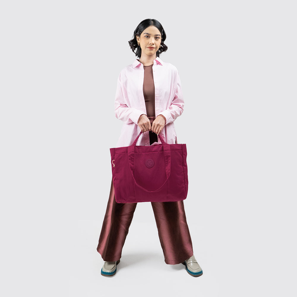 FLOW AND GO 102 TOTE BAG MAROON