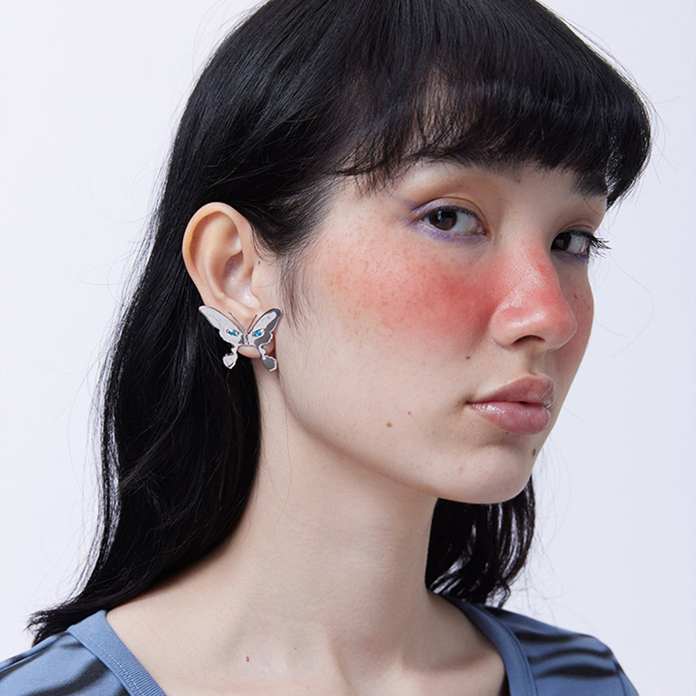 ALIEN KISS EARRING SILVER