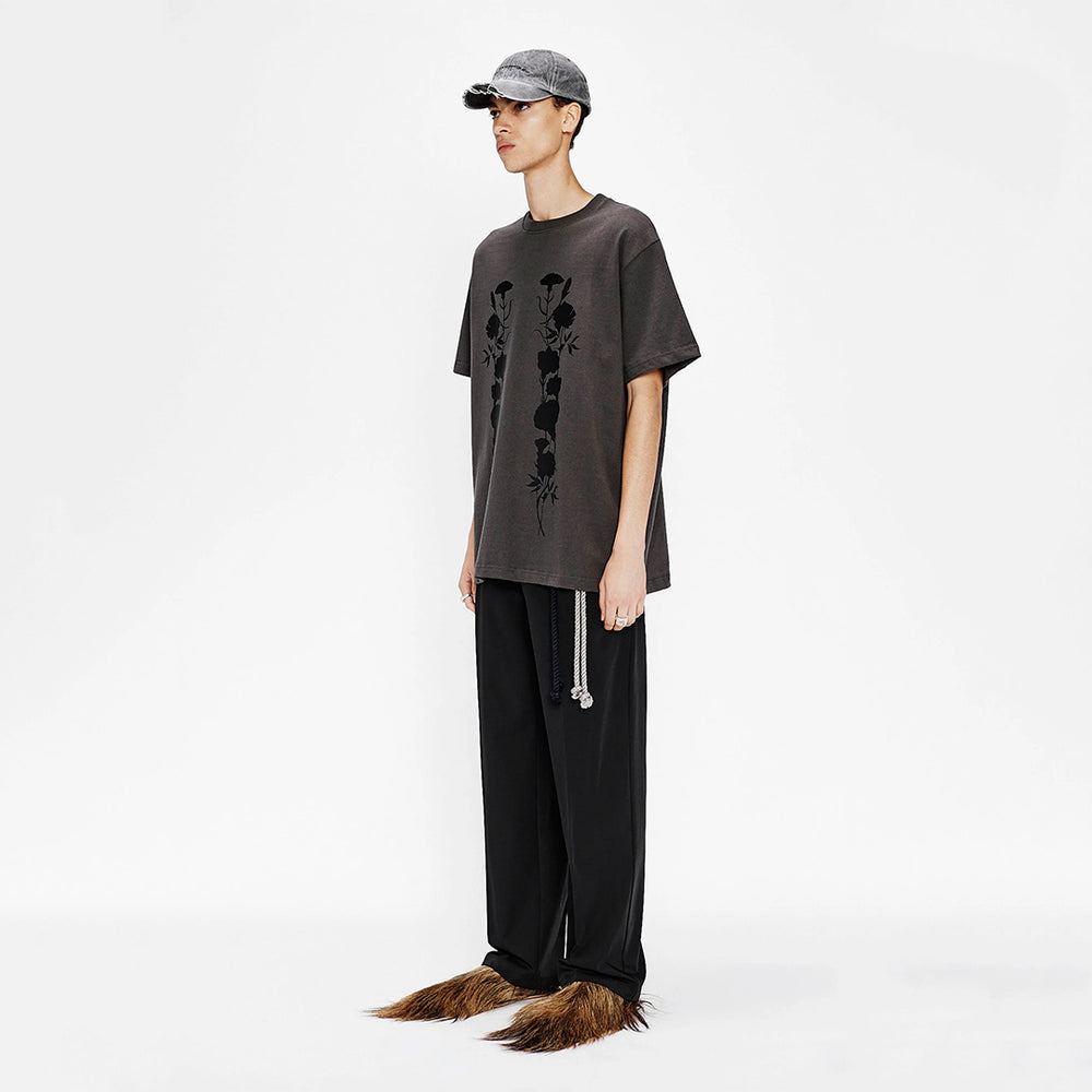 
            
                Load image into Gallery viewer, &amp;#39;BLACK FOLIAGE&amp;#39;&amp;#39; STANDARD TEE WASHED BLACK
            
        