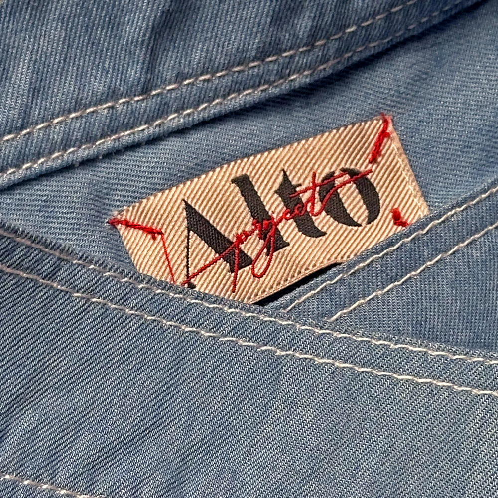 
            
                Load image into Gallery viewer, TOP 01 BLUE DENIM
            
        