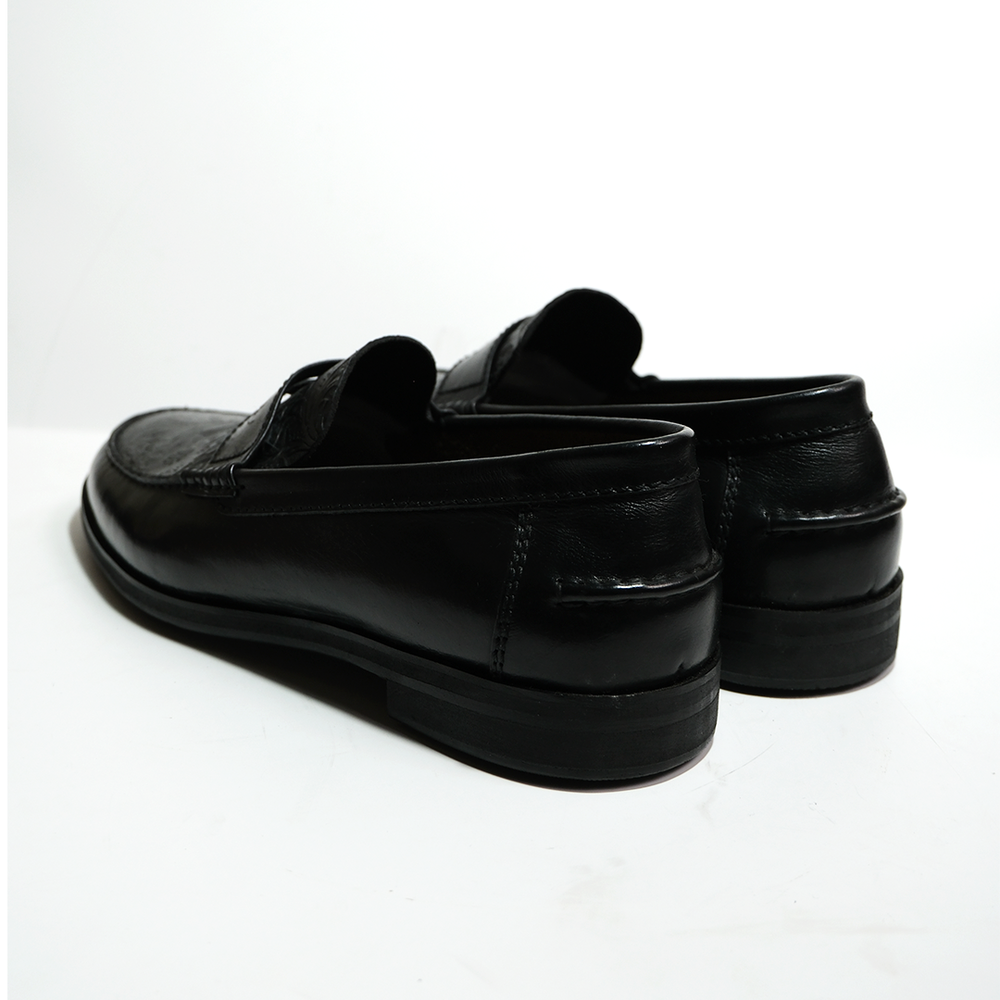 
            
                Load image into Gallery viewer, FLEUR LOAFERS BLACK
            
        