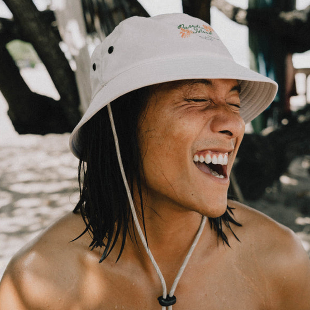 
            
                Load image into Gallery viewer, Fynn X Cool Caps Surf Bucket Hat White
            
        