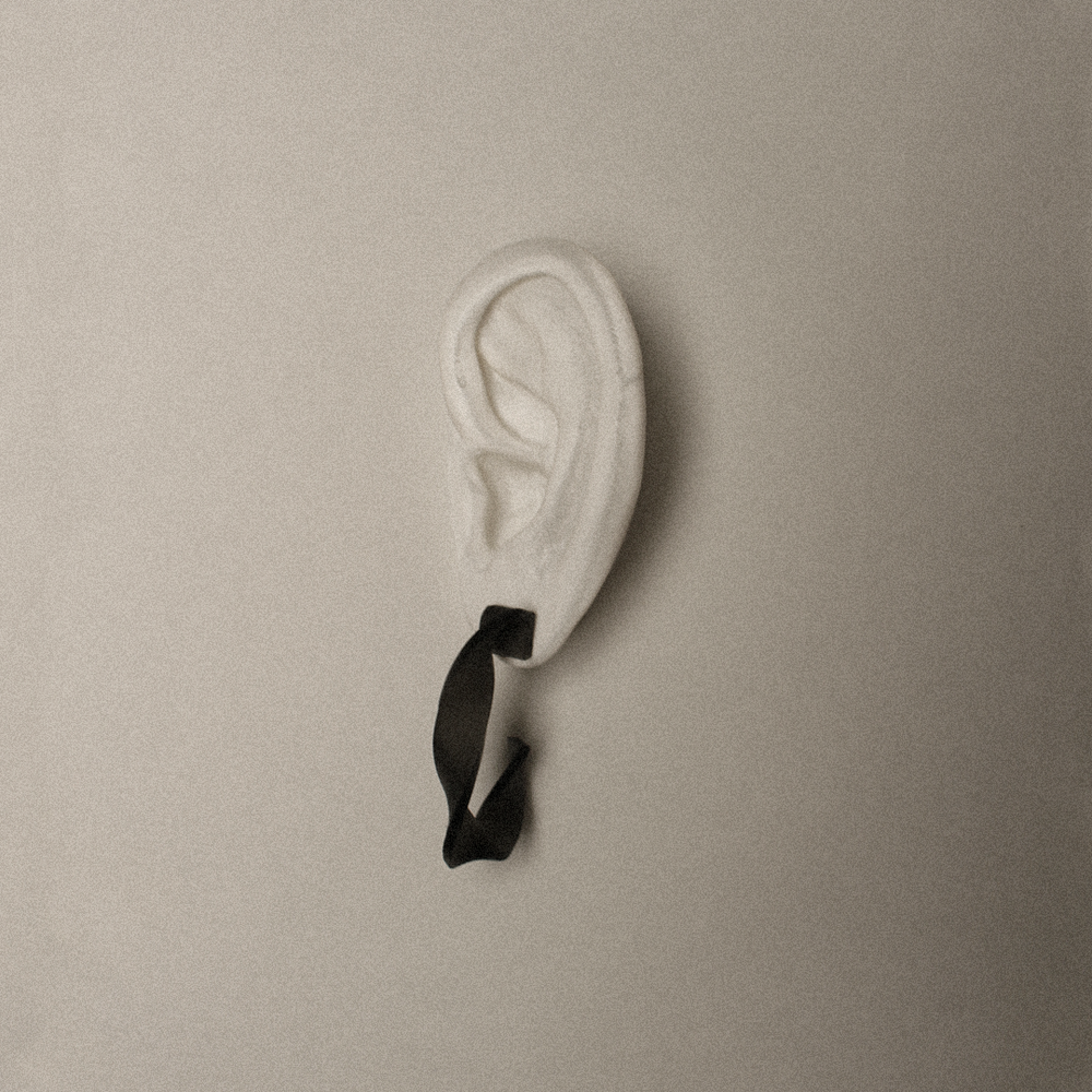 Small Zuri Earrings Black